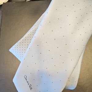 Oscar De Renta Eegant Light Blue Polka Dot Tie